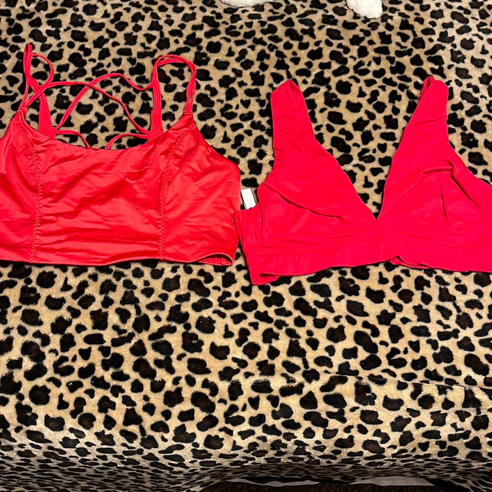 Victoria’s Secret sports bra lot